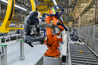 走進(jìn)賽力斯兩江智慧工廠 AITO問(wèn)界M5制造基地，見(jiàn)證高度自動(dòng)化產(chǎn)線與工業(yè)潤(rùn)滑油的精密協(xié)同